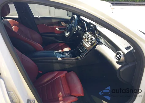 2018 Mercedes-Benz C 300 z USA, uszkodzony, nr VIN 55SWF4JB0JU240814